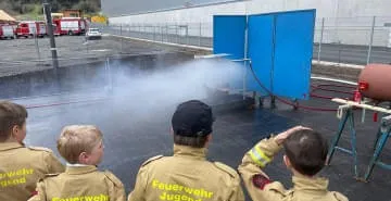 Feuerwehrjugend-besucht-das-Egger-Werk Feuerwehrjugend-besucht-das-Egger-Werk